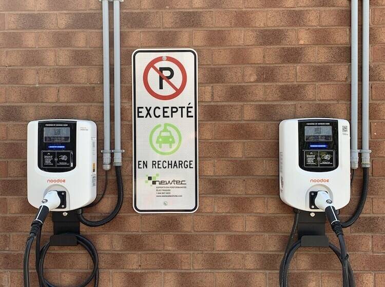 בית מלון כפרי Econo Lodge Airport Quebec