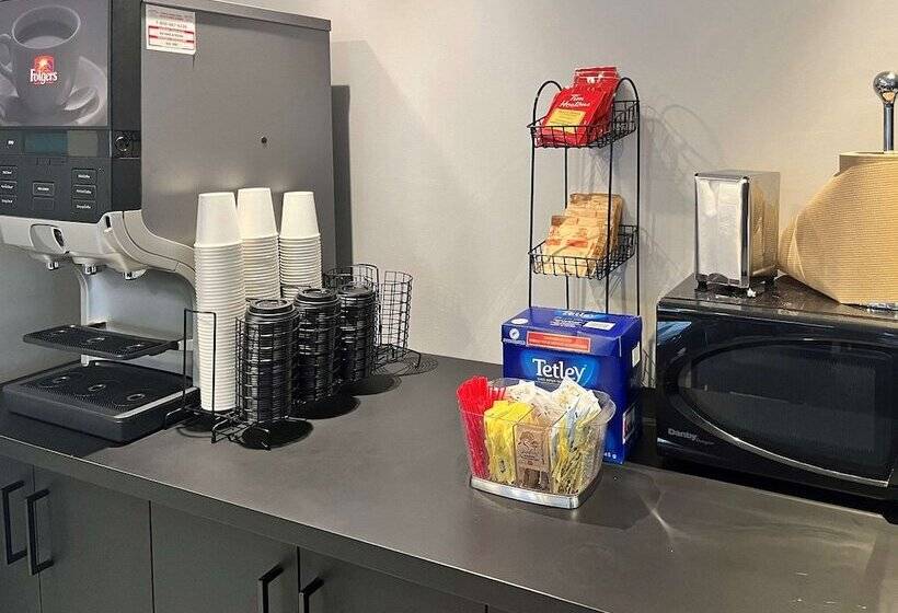 בית מלון כפרי Econo Lodge Airport Quebec