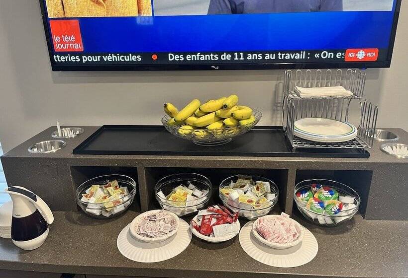 בית מלון כפרי Econo Lodge Airport Quebec