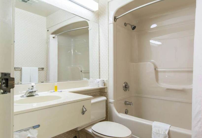 בית מלון כפרי Econo Lodge Airport Quebec