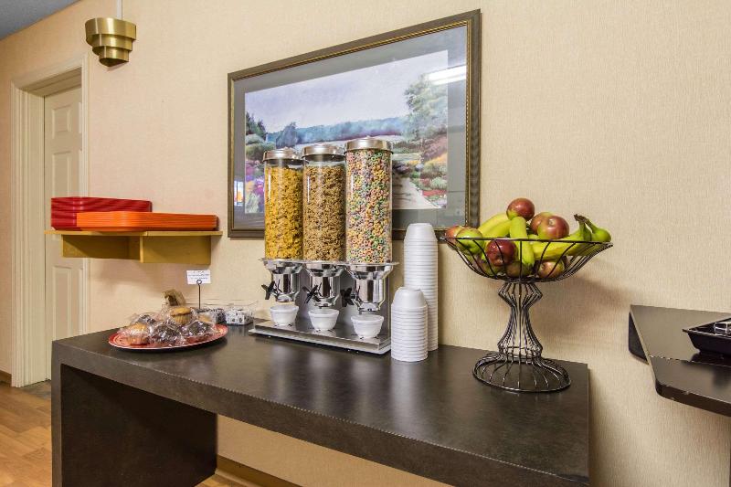 בית מלון כפרי Econo Lodge Airport Quebec