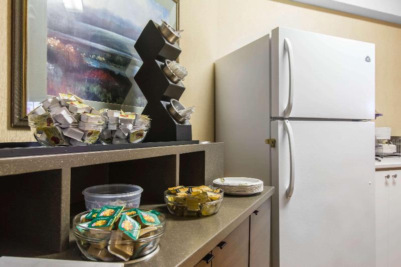 בית מלון כפרי Econo Lodge Airport Quebec