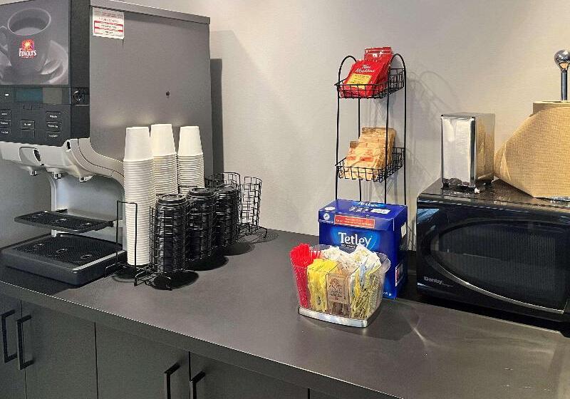 בית מלון כפרי Econo Lodge Airport Quebec