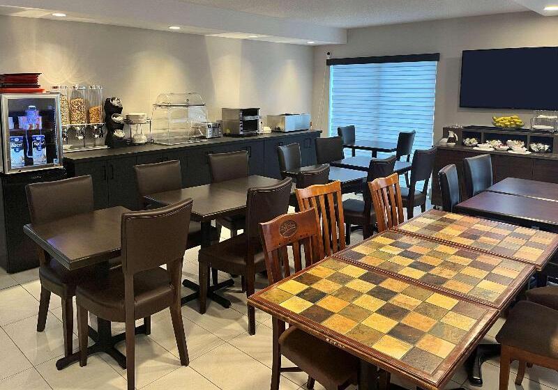 בית מלון כפרי Econo Lodge Airport Quebec