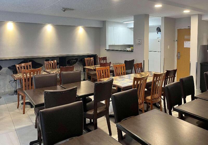 בית מלון כפרי Econo Lodge Airport Quebec