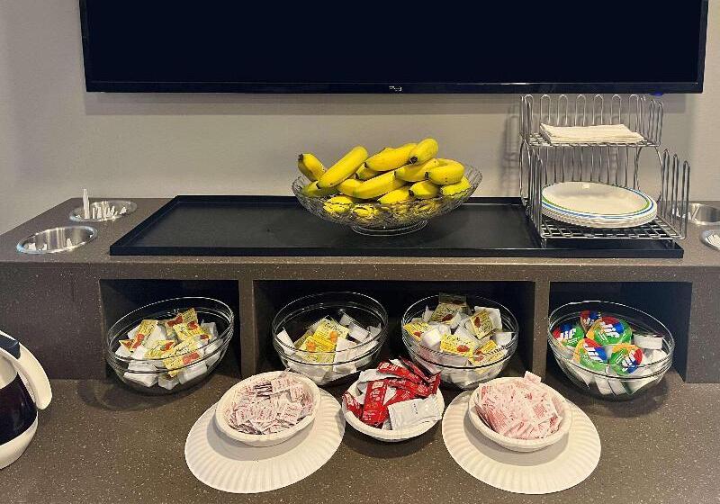 فندق Econo Lodge Airport Quebec