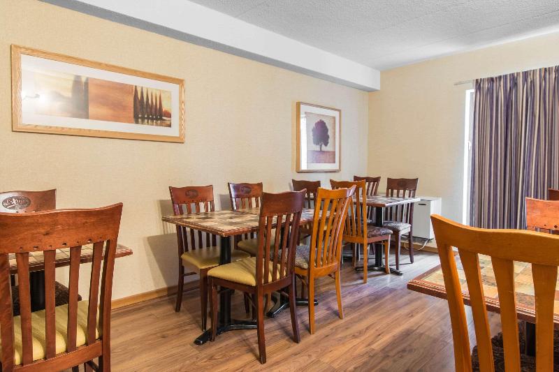 בית מלון כפרי Econo Lodge Airport Quebec