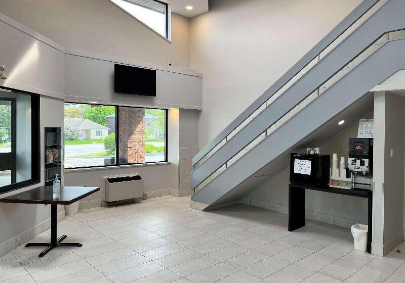 בית מלון כפרי Econo Lodge Airport Quebec