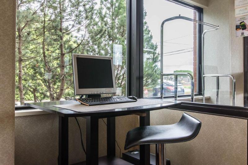 בית מלון כפרי Econo Lodge Airport Quebec