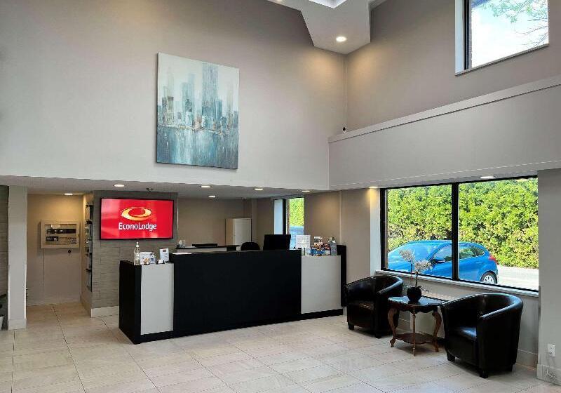 בית מלון כפרי Econo Lodge Airport Quebec