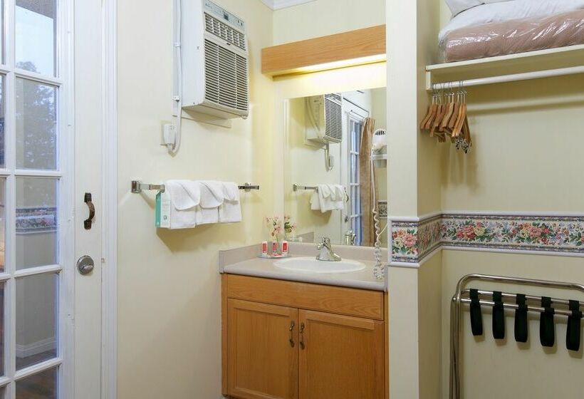 فندق Econo Lodge Kelowna