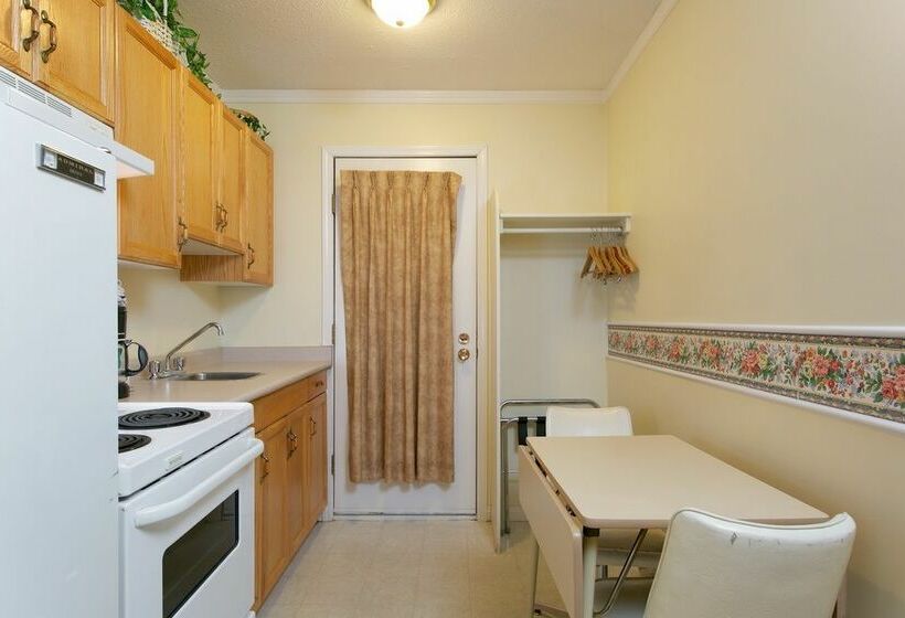 فندق Econo Lodge Kelowna