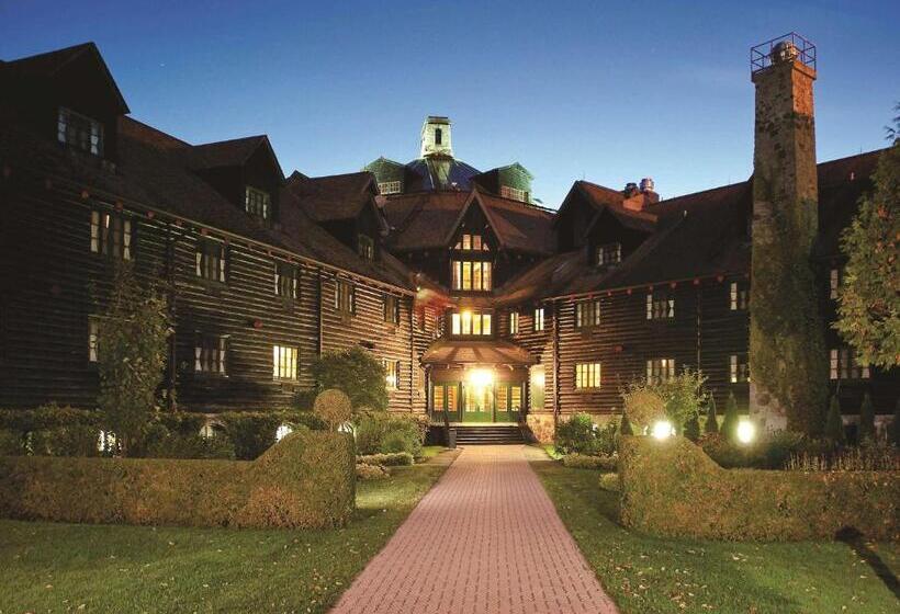 فندق Fairmont Le Chateau Montebello