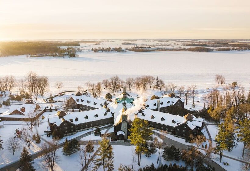 فندق Fairmont Le Chateau Montebello