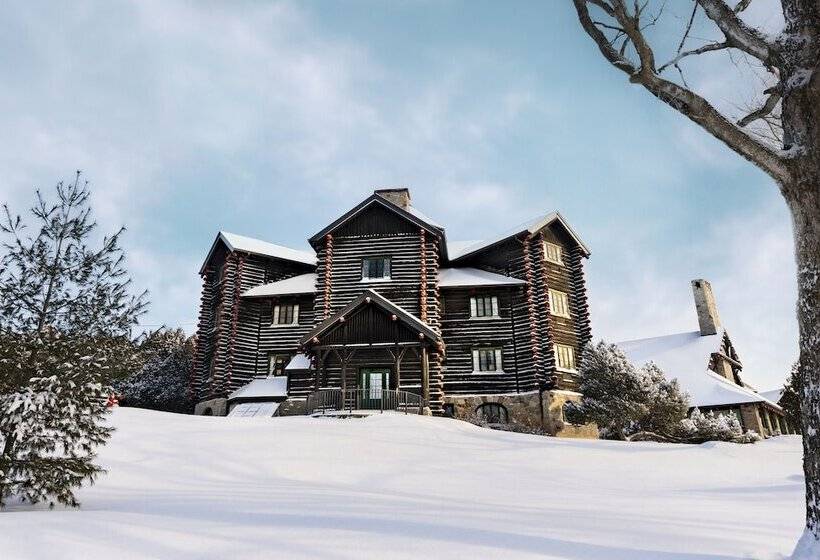 فندق Fairmont Le Chateau Montebello