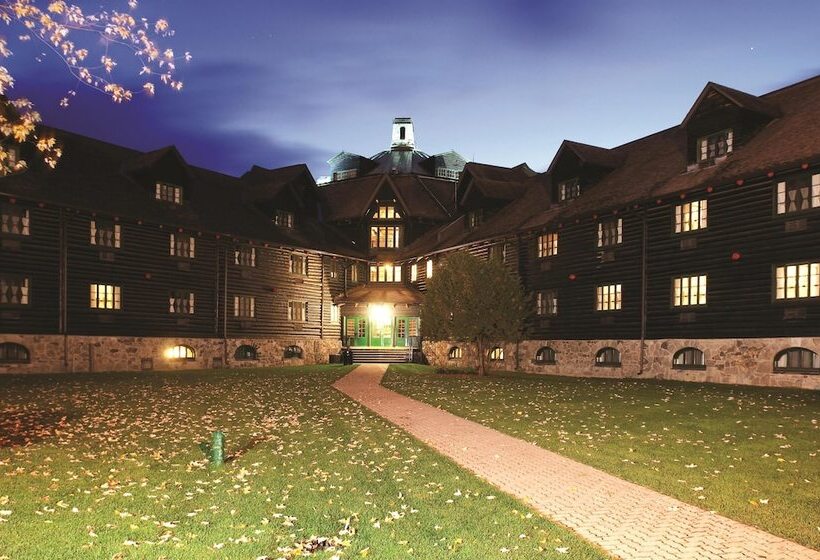 فندق Fairmont Le Chateau Montebello