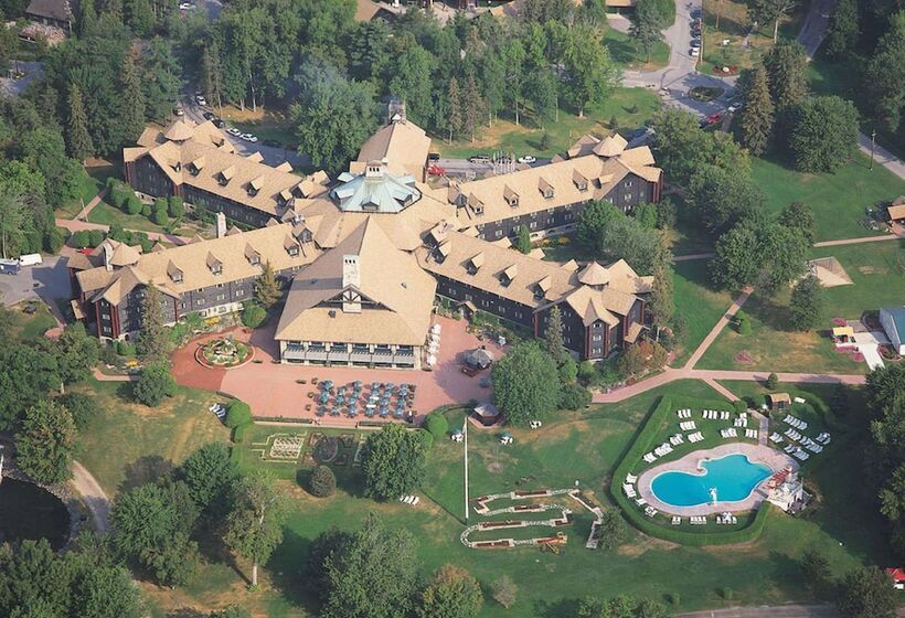 فندق Fairmont Le Chateau Montebello