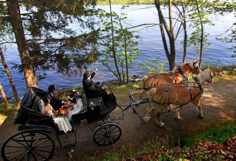 فندق Fairmont Le Chateau Montebello
