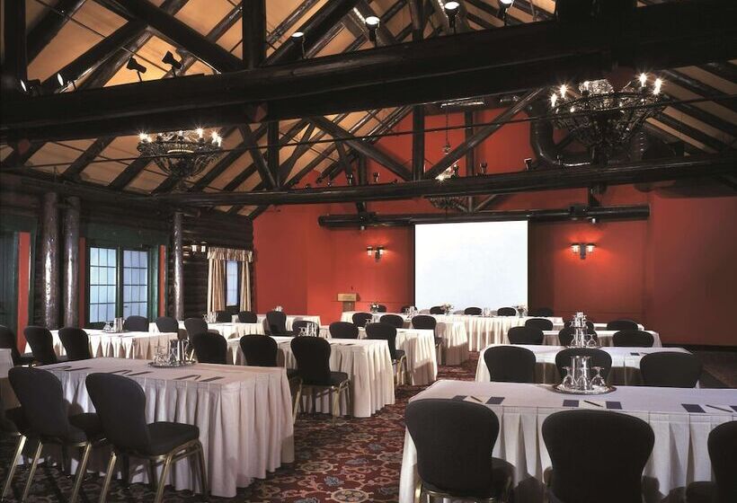 فندق Fairmont Le Chateau Montebello