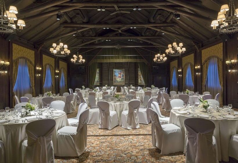 فندق Fairmont Le Chateau Montebello