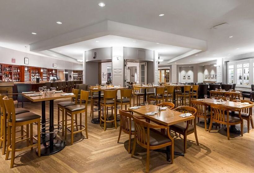 فندق Fairmont Le Chateau Montebello