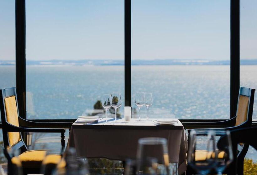 Отель Fairmont Le Manoir Richelieu