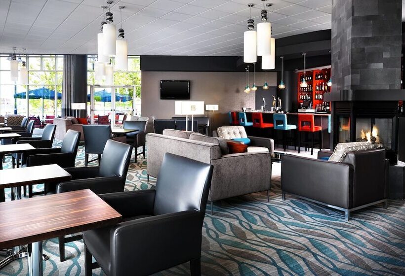 هتل Four Points By Sheraton London