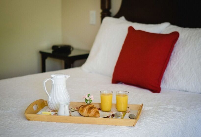 Отель Green Acres Inn