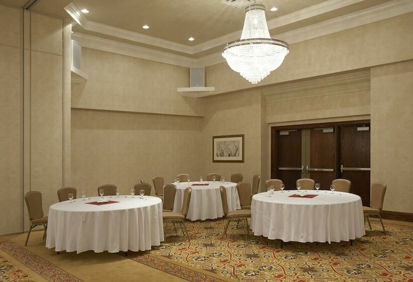 Hamilton Plaza Hotel & Conference Center