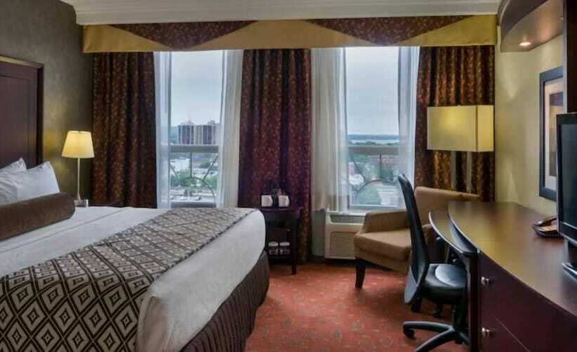 Hamilton Plaza Hotel & Conference Center