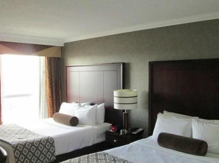 Hamilton Plaza Hotel & Conference Center