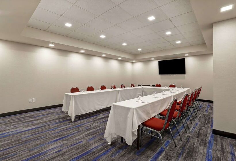 فندق Hampton Inn By Hilton St. Catharines Niagara