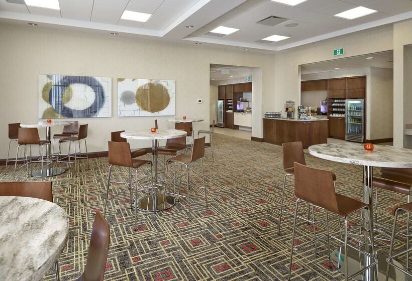 هتل Hampton Inn By Hilton Halifax Downtown