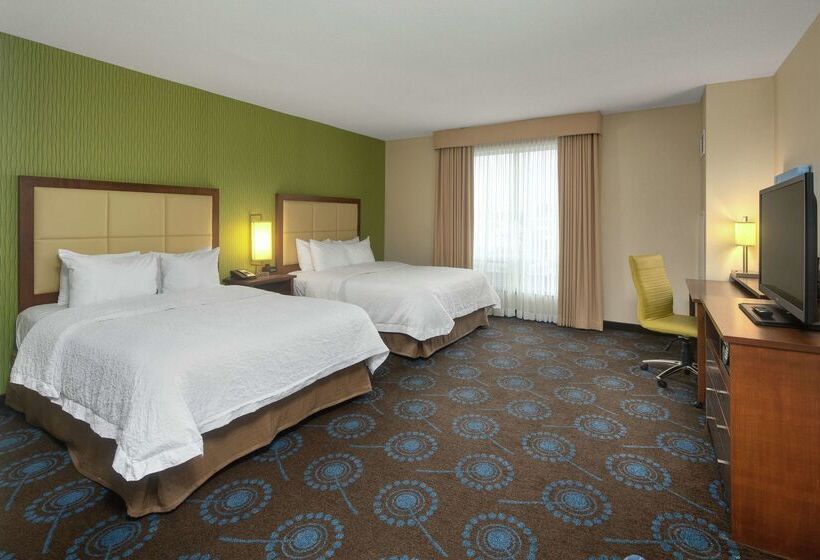 هتل Hampton Inn By Hilton Halifax Downtown