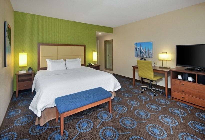 هتل Hampton Inn By Hilton Halifax Downtown