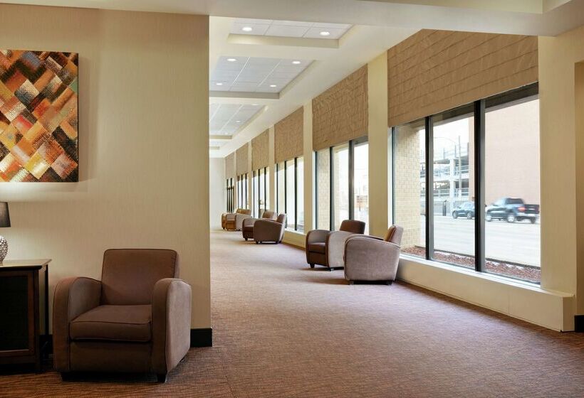 هتل Hilton Garden Inn Saskatoon Downtown