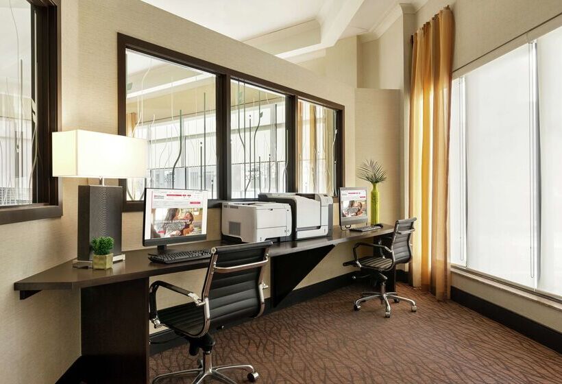 ホテル Hilton Garden Inn Saskatoon Downtown