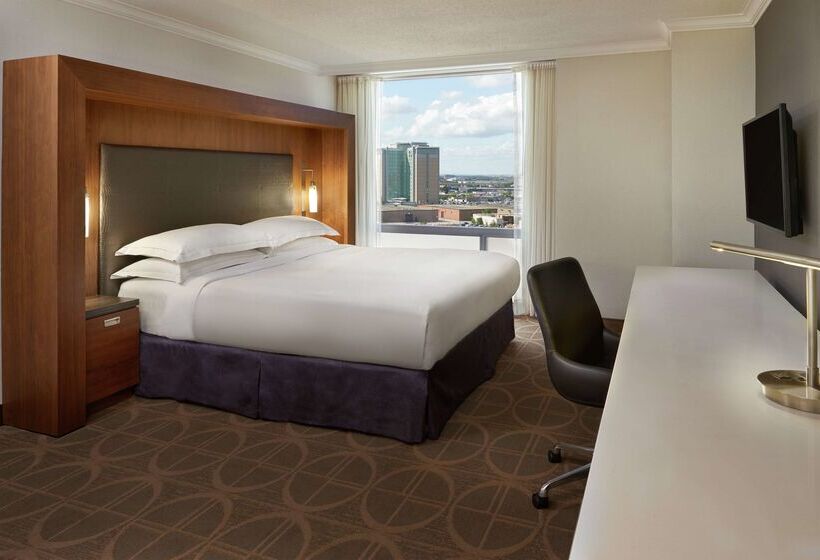 Hilton Toronto Airport Hotel & Suites