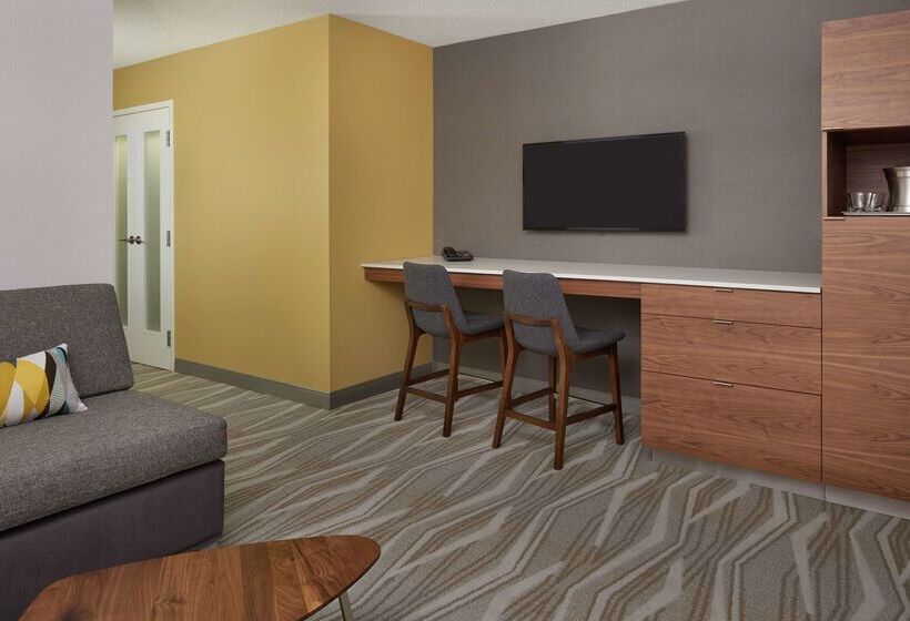 Hilton Toronto Airport Hotel & Suites