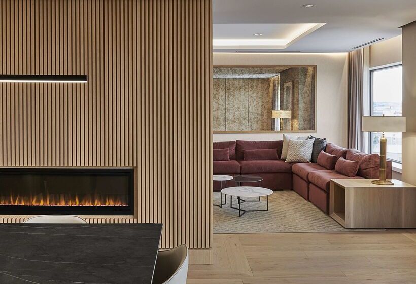 Hilton Toronto Airport Hotel & Suites