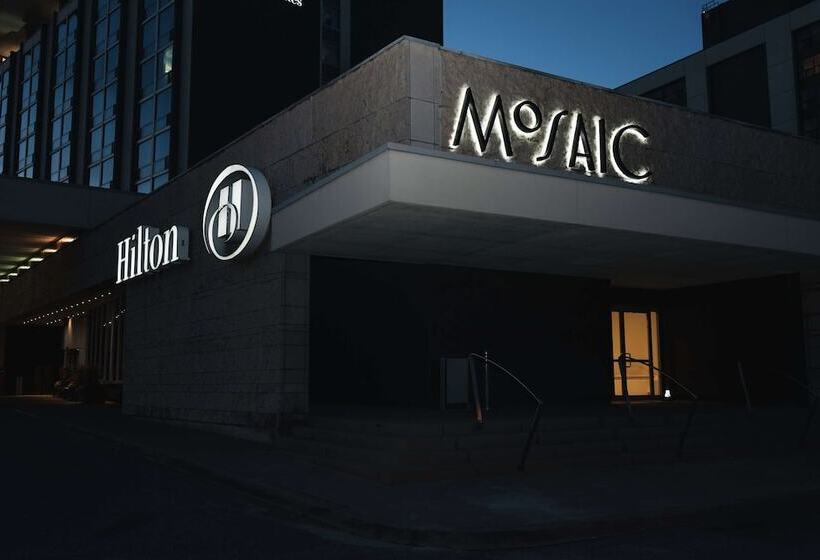 Hilton Toronto Airport Hotel & Suites