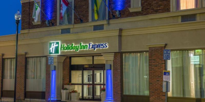 Отель Quality Inn & Suites