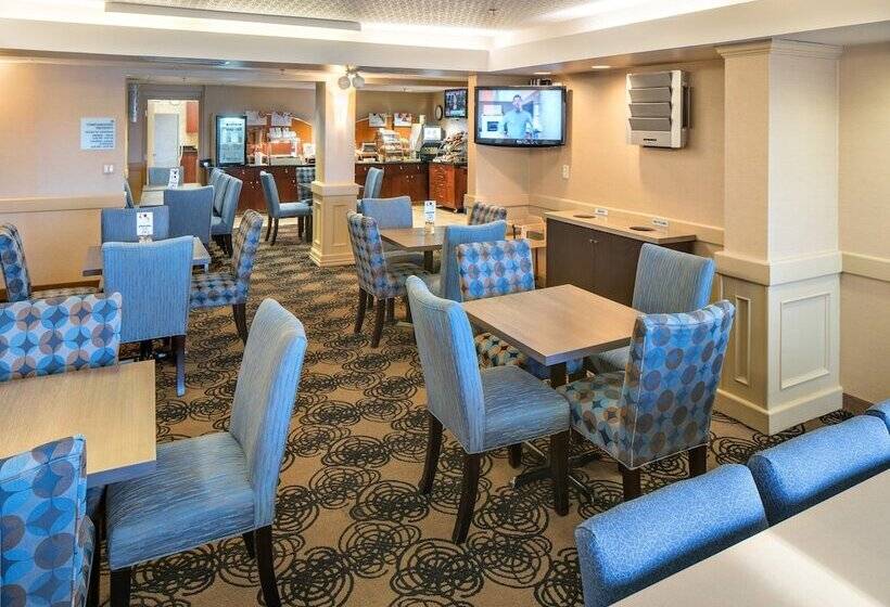 Szálloda Holiday Inn Express Red Deer, An Ihg