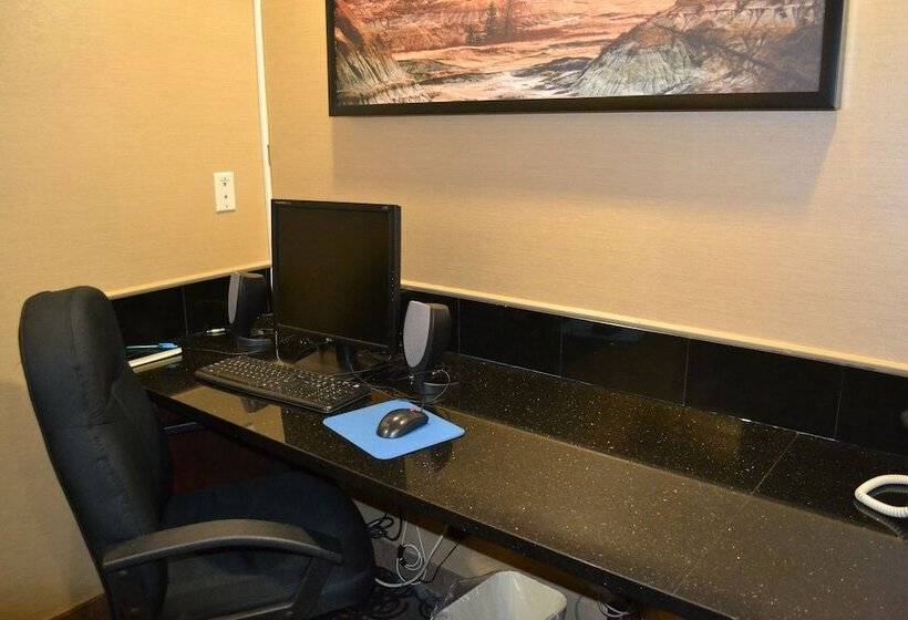 هتل Holiday Inn Express Red Deer, An Ihg
