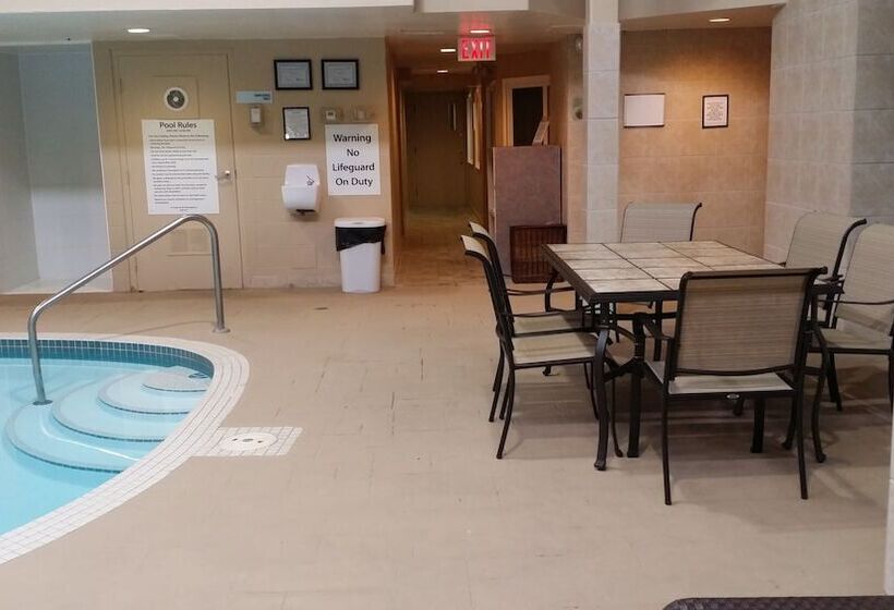 Szálloda Holiday Inn Express Red Deer, An Ihg