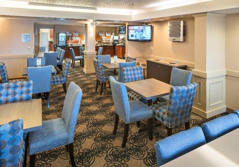 Szálloda Holiday Inn Express Red Deer, An Ihg