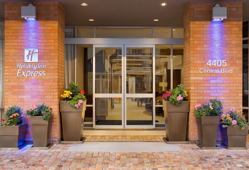 فندق Holiday Inn Express Vancouvermetrotown