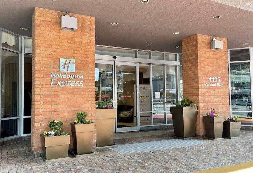 בית מלון כפרי Holiday Inn Express Vancouvermetrotown