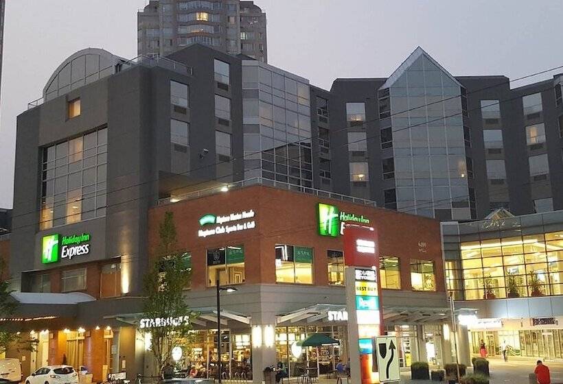 فندق Holiday Inn Express Vancouvermetrotown