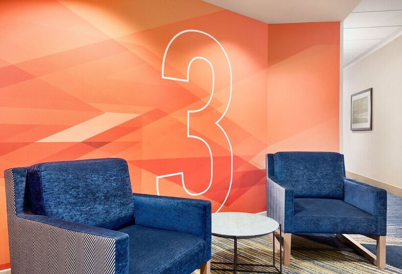 فندق Holiday Inn Express Vancouvermetrotown